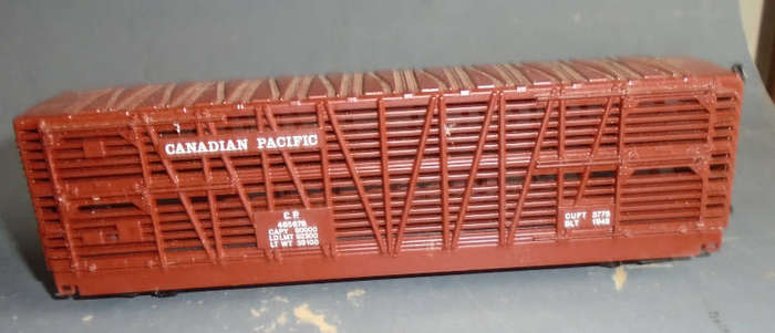 BACHMANN HO SCALE -CANADIAN NATIONAL CATTLE CAR