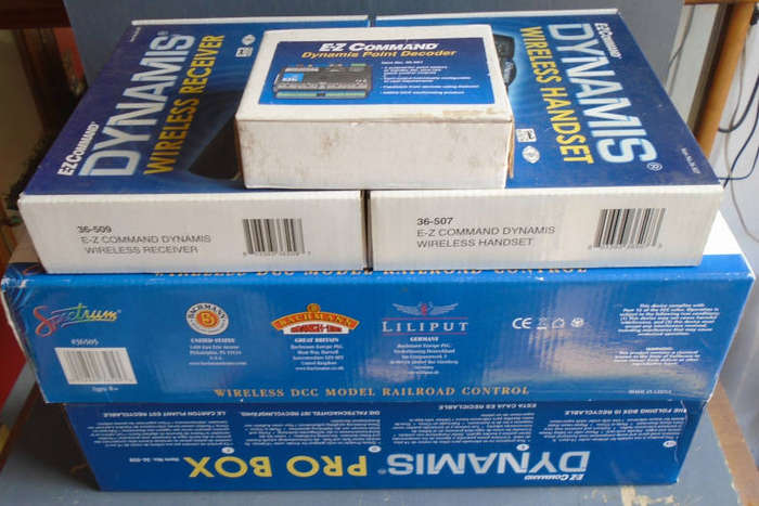 BACHMANN COMPLETE E-Z COMMAND DCC SET, WITH BOOSTER & REMOTE CONTROLS AS PER FOTOS, ALL BOXED
