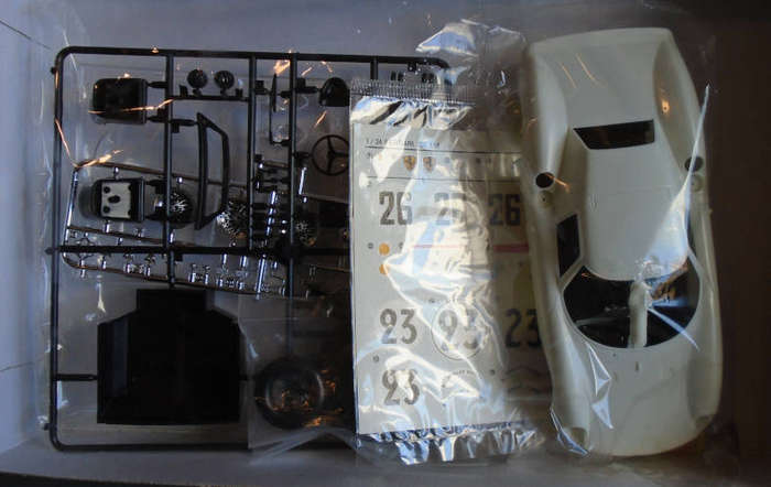 ACADEMY 1/24 SCALE - FERRARI 250LM KIT, BOXED