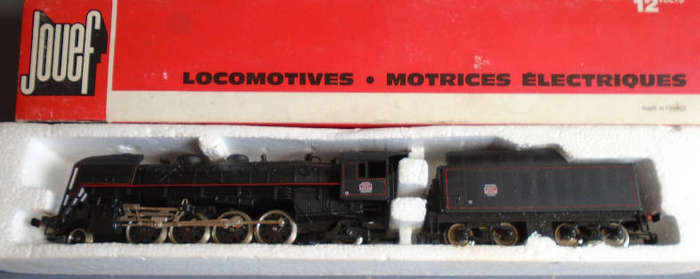 JOUEF HO SCALE - SNCF 2-8-2 STEAM LOCO & TENDER, BOXED