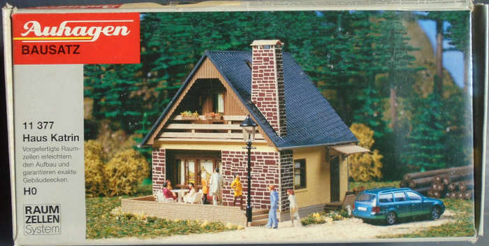 AUHAGEN HO SCALE - HOUSE KATRIN KIT, BOXED