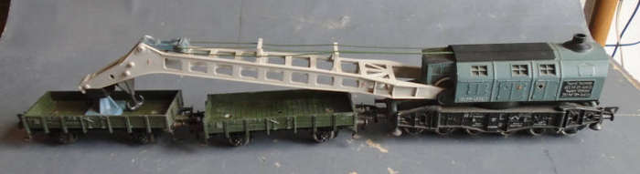 FLEISCHMANN HO SCALE - DB KRUPP-ARDELT CRANE CAR WITH TWO WAGONS, INCLUDES CRANK HANDLE