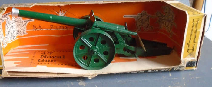 BRITAINS 1/32 SCALE - VINTAGE 4.7 NAVAL GUN WITH FIRING MECHANISM IN ORIGINAL BOX, SEE FOTOS