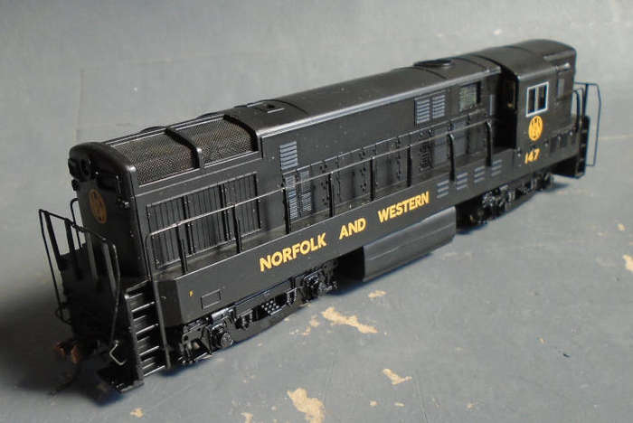 BACHMANN HO SCALE - N&W H16-H DIESEL LOCO 8-WHEEL DRIVE, BOXED