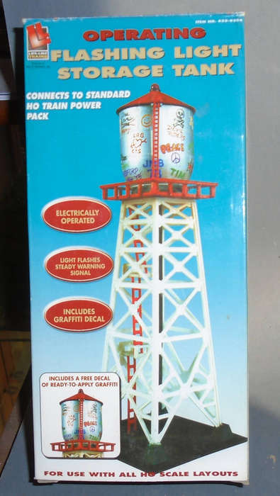 LIFE-LIKE HO SCALE - STORAGE TANK WITH FLASHING LIGHT, BOXED