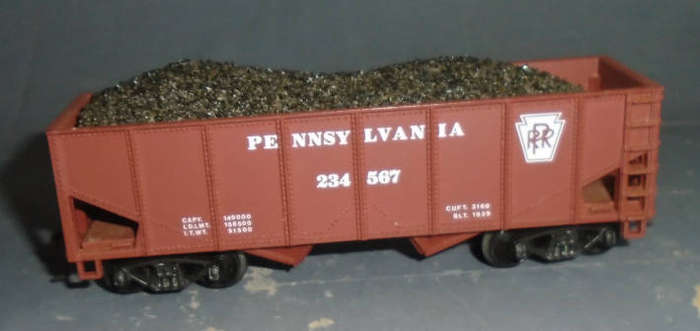 BACHMANN HO SCALE - PENNSYLVANIA COAL HOPPER W/LOAD