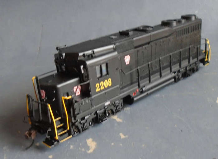 BACHMANN HO SCALE - PENNSYLVANIA #2208 GP 30 DIESEL LOCO WITH DCC FITTED, BOXED