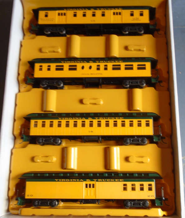 ROUNDHOUSE HO SCALE - VIRGINIA & TRUCKEE OVERLAND SET, COMBINE,COACH, RPO BUSINESS CARS, BOXED