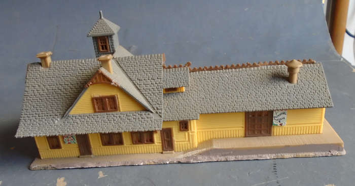POLA N SCALE - STATION, FOOTPRINT 170 X 65 mm