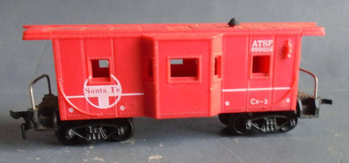 LIFE-LIKE HO SCALE - SANTA FE CABOOSE
