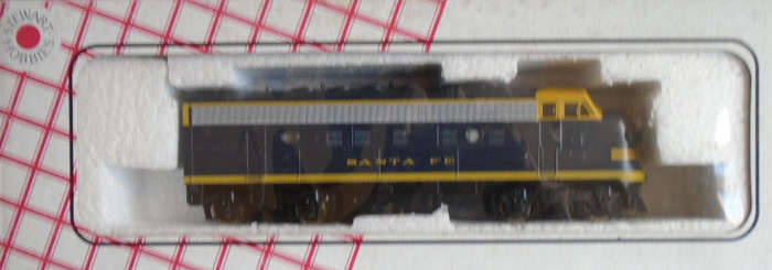 STEWART HOBBIES HO SCALE - SANTA FE F9 A/B UNITS DIESEL LOCO, BOXED, B UNIT IS A DUMMY