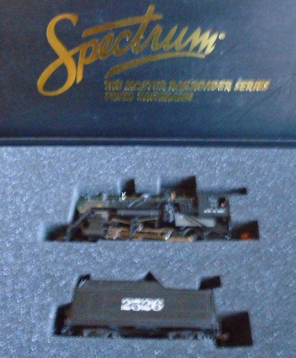 BACHMANN SPECTRUM HO SCALE - SANTA FE 2-8-0 STEAM LOCO & TENDER W/DCC FITTED, BOXED