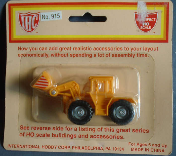 IHC- WHEELED LOADER, CARDED