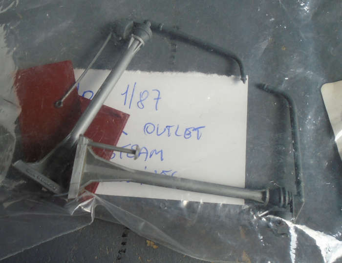HO SCALE - 2 X WATER OUTLETS FOR STEAM LOCOS