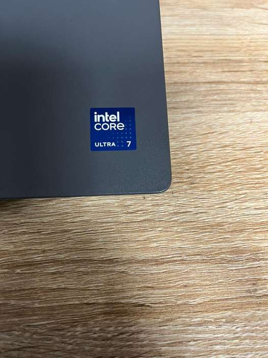Dell Latitude 3550 Intel Core Ultra 7 155U