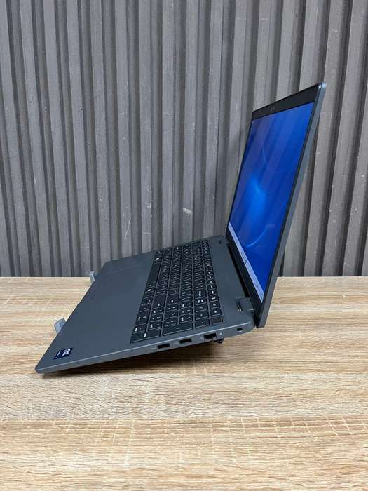 Dell Latitude 3550 Intel Core Ultra 7 155U