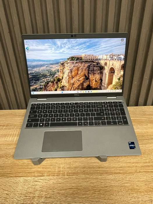 Dell Latitude  5530 Core i7 vPro 12th Gen
