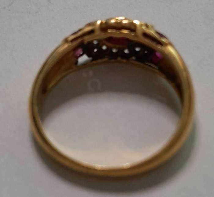 18 carat yellow gold diamond and ruby ring