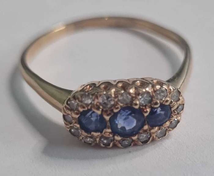 Diamond and blue sapphire ring
