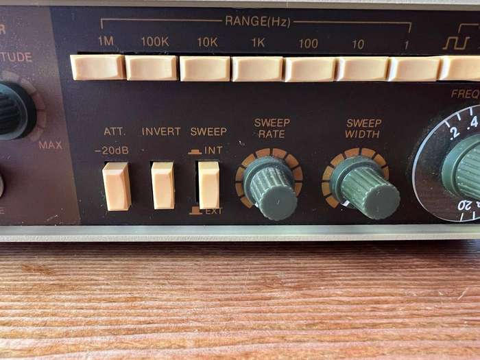 Escort EFG-3210 Function/Signal Generator