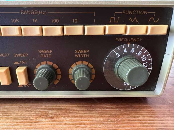 Escort EFG-3210 Function/Signal Generator