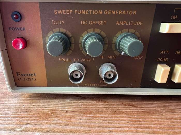 Escort EFG-3210 Function/Signal Generator