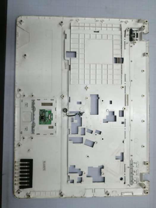 (D)Clevo M76T Cover Palmrest, No Keyboard Touchpad 6-39M76S2-01X
