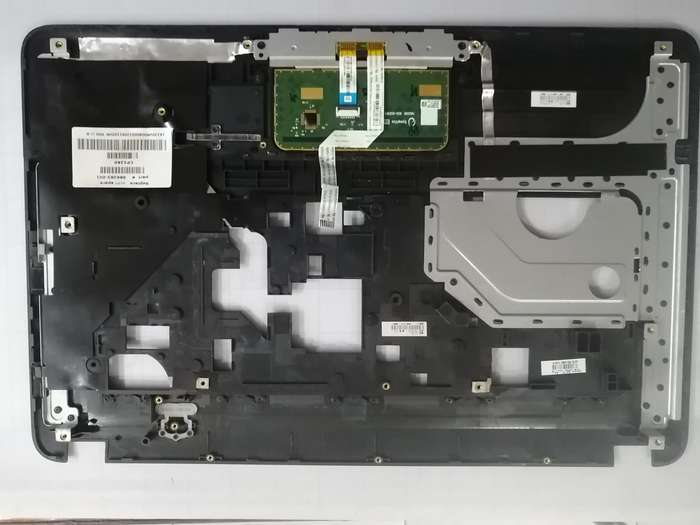 (D)HP Compaq CQ58 Palmrest 686283-001 E07 with Touchpad