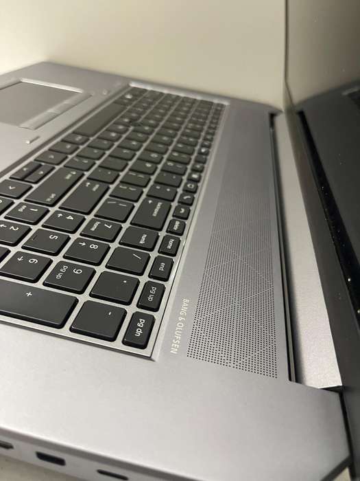 HP ZBook 17 G5 Mobile Workstation Core i7-8750H 17.3" FHD 32GB RAM 1TB SSD Quadro T1000 4GB DDR5 GPU