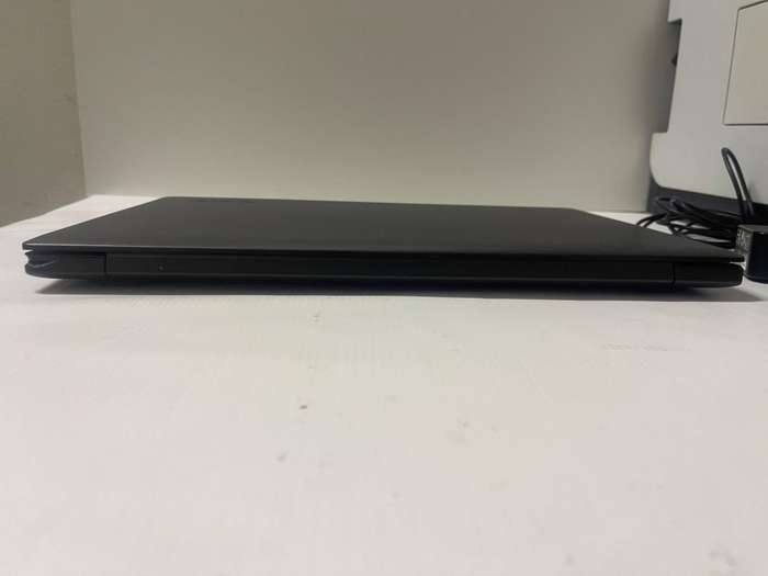 Lenovo Ideapad 130 8th Gen Intel Core i7-8550U / 8GB DDR4 RAM / 256GB SSD / 15.6" HD