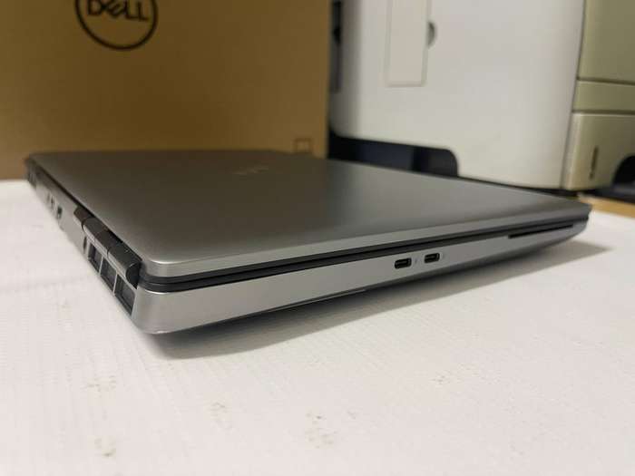 Dell Precision 15 7560 i7 11850H / 32GB/ 1TB SSD / 15.6 FHD Display / 4GB NVIDIA Dedicated Graphics