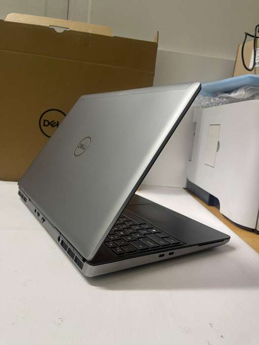 Dell Precision 15 7560 i7 11850H / 32GB/ 1TB SSD / 15.6 FHD Display / 4GB NVIDIA Dedicated Graphics