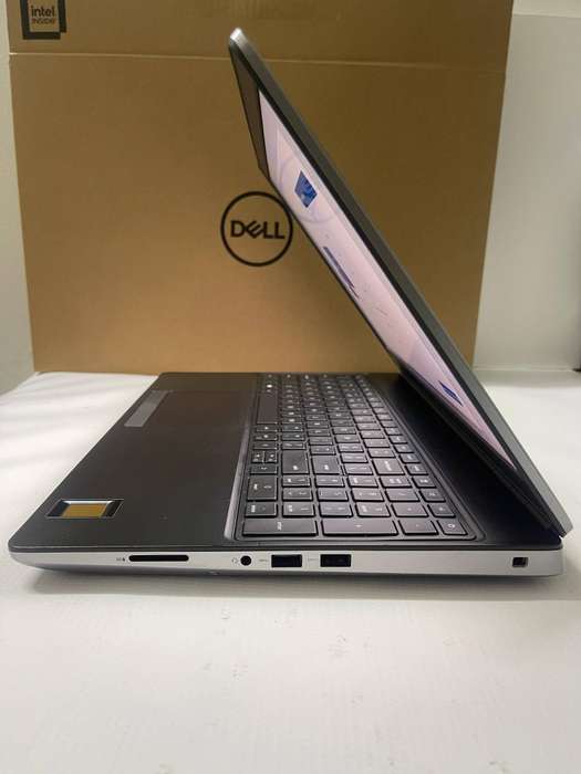 Dell Precision 15 7560 i7 11850H / 32GB/ 1TB SSD / 15.6 FHD Display / 4GB NVIDIA Dedicated Graphics