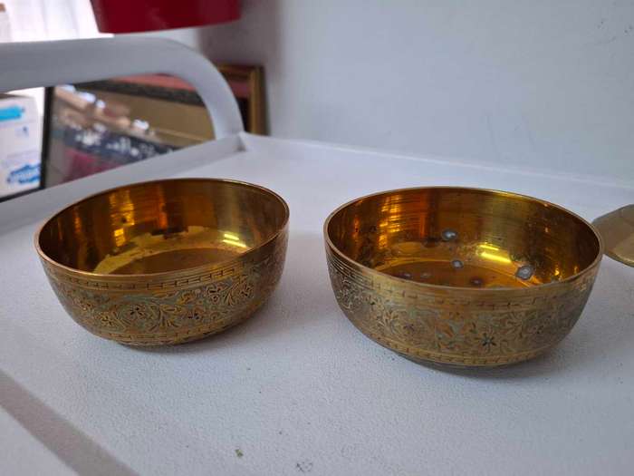 Set of 2 Brass bowls