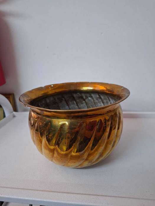 Brass planter