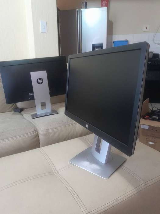 HP EliteDisplay E232 23" 16:9 IPS FHD Monitor (1920 x 1080 Resolution) VGA, Display Port and HDMI