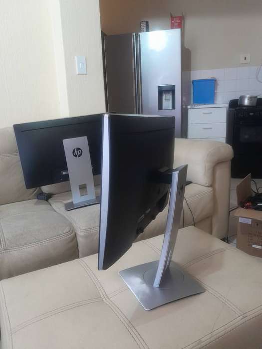 HP EliteDisplay E232 23" 16:9 IPS FHD Monitor (1920 x 1080 Resolution) VGA, Display Port and HDMI