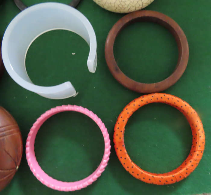 Costume Jewellery - 20 Bracelets/Bangles