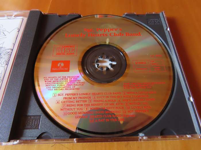 CD - The Beatles - Sgt Pepper's Lonely Hearts Club Band - With Booklet and Cover