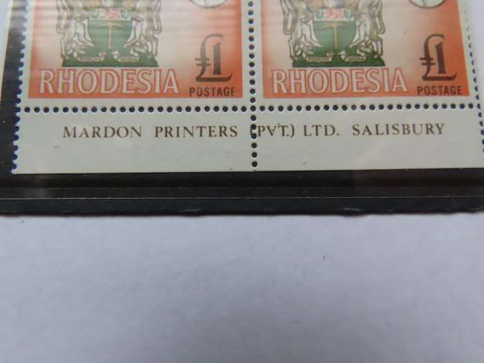 Rhodesia -Mardon Printing 1966 - £1 Pair MNH