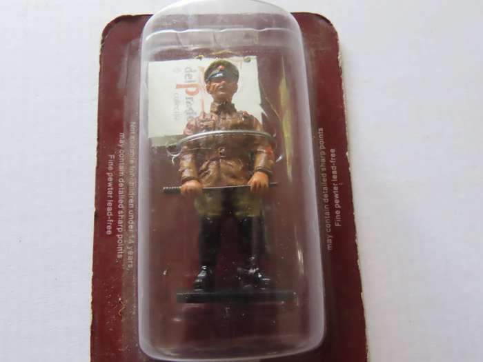 Del Prado - Encased Military Model - Company Commander - Russia 1919