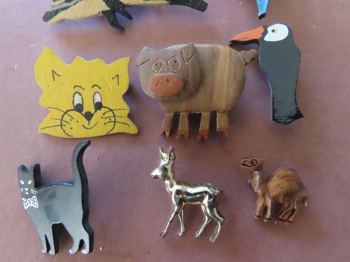 Jewellery - 10 Vintage Brooches