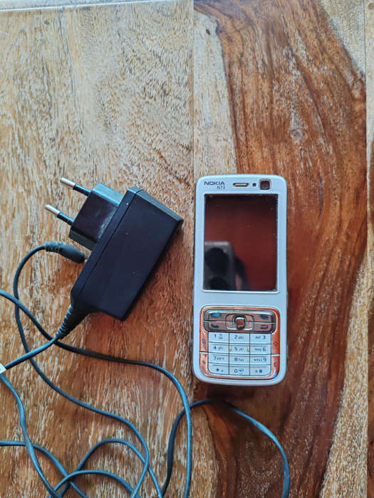 Vintage Nokia N73 Smartphone  Working with Nokia Charger, Minor Back Cover Issue