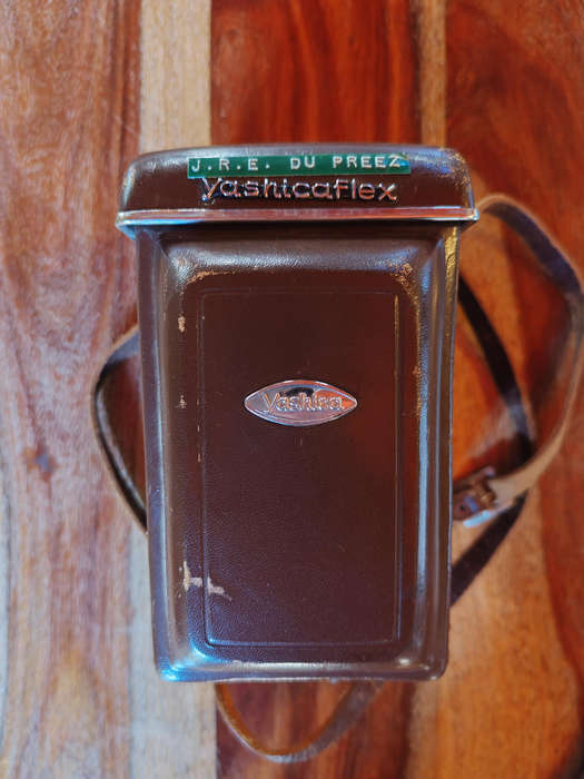 Vintage Yashica 635 TLR Camera with Leather Cover and Tripod  Untested