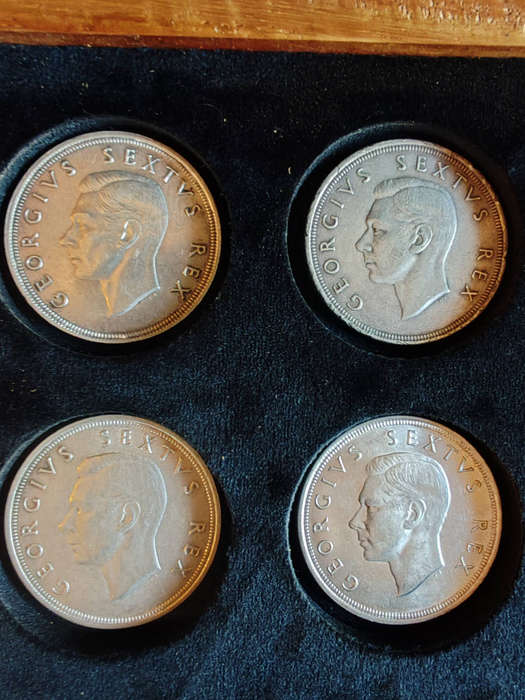 15 × South Africa 5 Shillings  1949 (80% Silver)  Beautiful Wooden Display Case