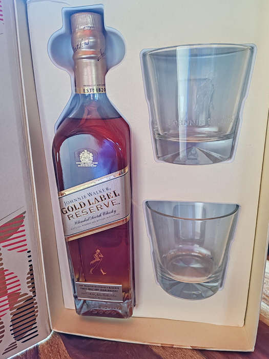 Johnnie Walker Gold Label Reserve Gift Set
