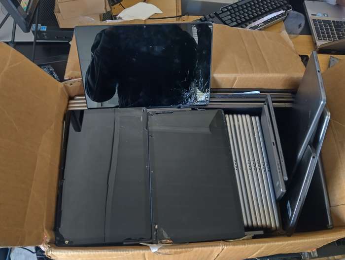 Samsung Galaxy Tab A7 10.4 (2020) 32G Android Tablet SM-T500 (Cracked Screen-Working)