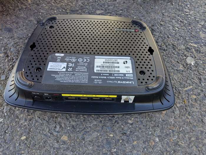 Cisco Linksys WAG120N Wireless-N Home ADSL2+ Modem Router