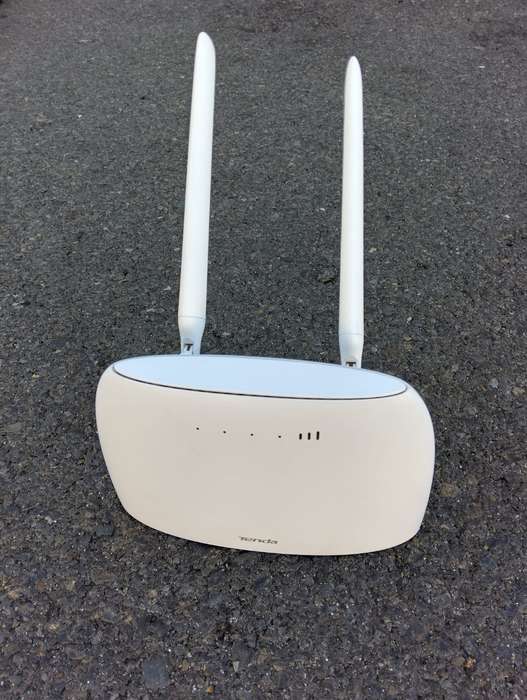 Tenda AC1200 Dual Band 4G Wireless SIM Card LTE Router  Model:4G07