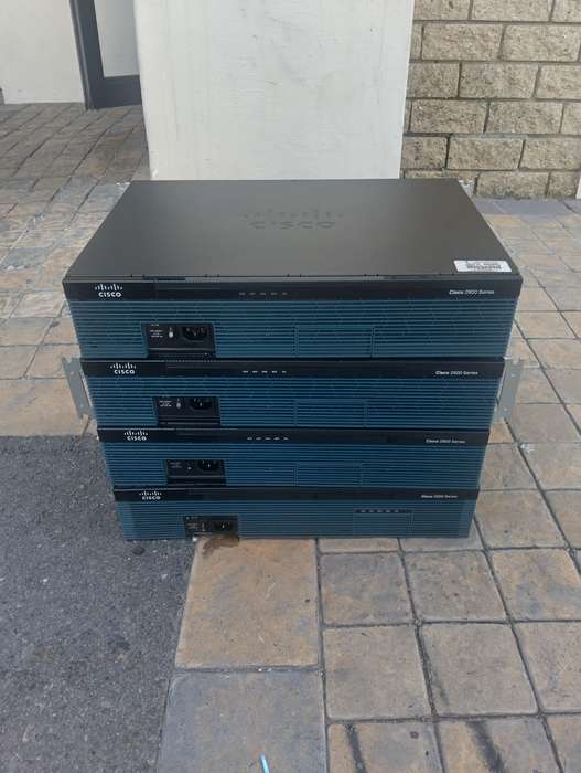 Cisco 2900 Series Integrated Services Router - Cisco 2921/K9 V06